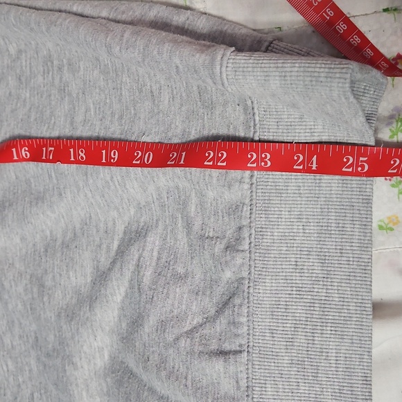 Sweatshirt Color Gray Size Large - Picture 4 of 5